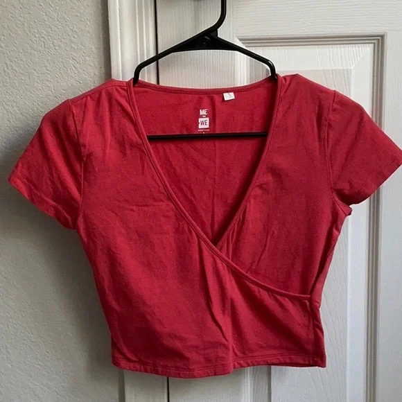 Women's Red Me to We crop Top- size small - Picture 1 of 3